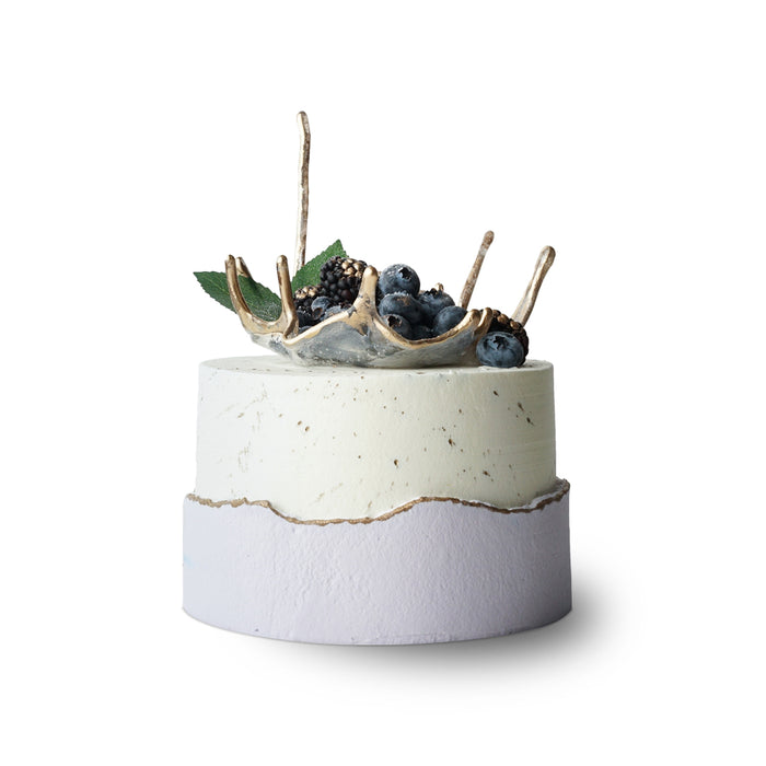 VaVa Designer Cakes Alice in Wonderland Cake – Whimsical Crown of Berries