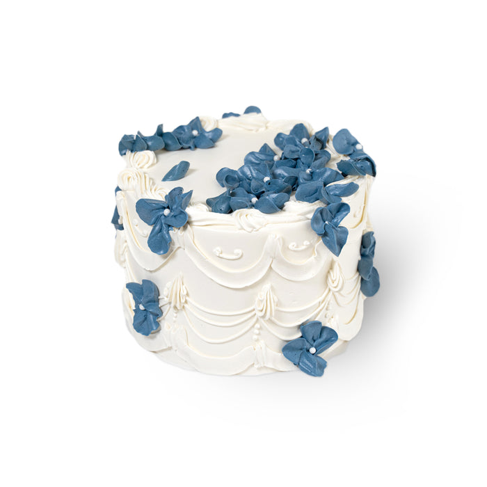 VaVa Designer Cakes Blue Vintage Bloom Cake – A Touch of Timeless Elegance