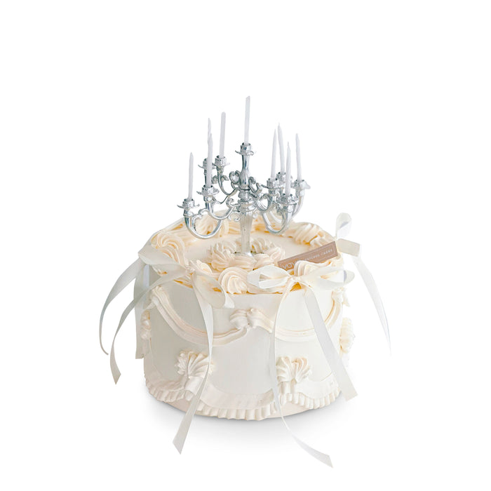 VaVa Designer Cakes Elegant Chandelier Luxe Celebration Cake – A Timeless Statement for Special Occasions