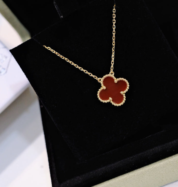 [MIRA]CLOVER 15MM CARNELIAN SINGLE FLOWER NECKLACE
