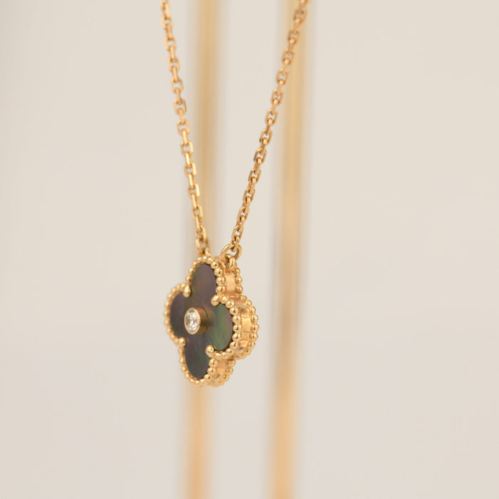 [MIRA]CLOVER 15MM DIAMOND AND MOTHER-OF-GREY NECKLACE
