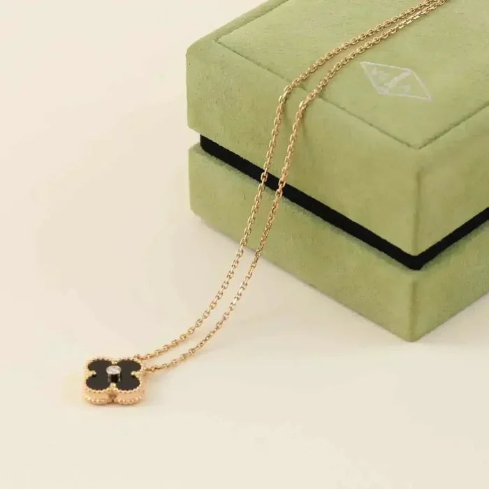 [MIRA]CLOVER 15MM DIAMOND ONYX NECKLACE