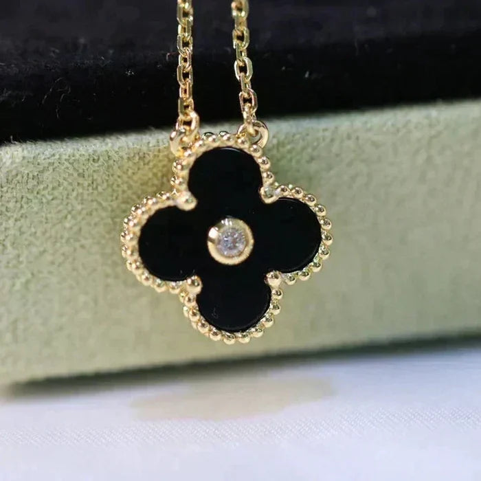 [MIRA]CLOVER 15MM DIAMOND ONYX NECKLACE
