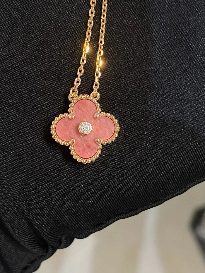 [MIRA]CLOVER 15MM DIAMOND RHODONITE NECKLACE