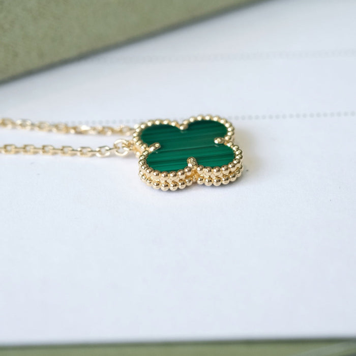 [MIRA]CLOVER 15MM MALACHITE SINGLE FLOWER  NECKLACE