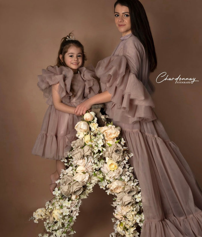 Pudding & Gray Cappuccino Floral Garland – Luxury Neutral Photography Prop